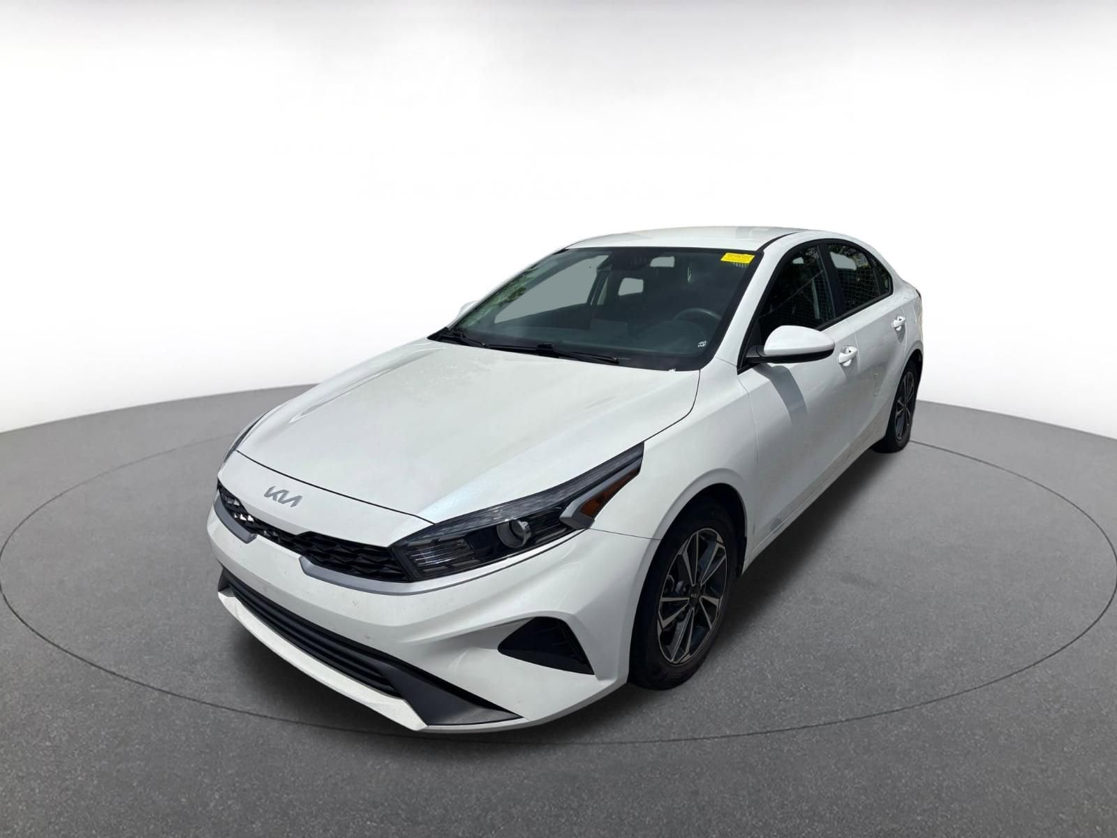 Thumbnail: 2024 Kia Forte - 4