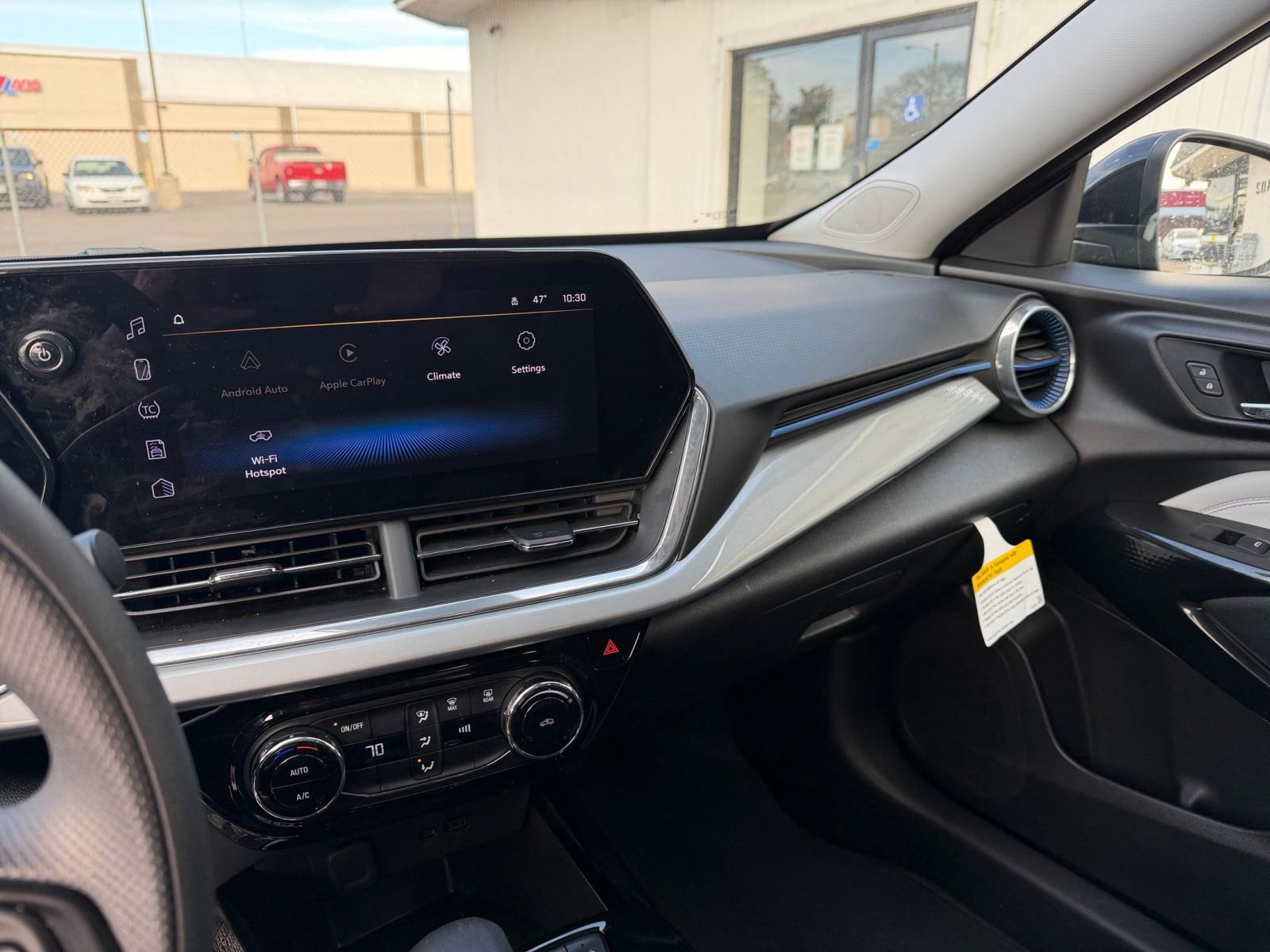 Thumbnail: 2025 Chevrolet Trax - 33