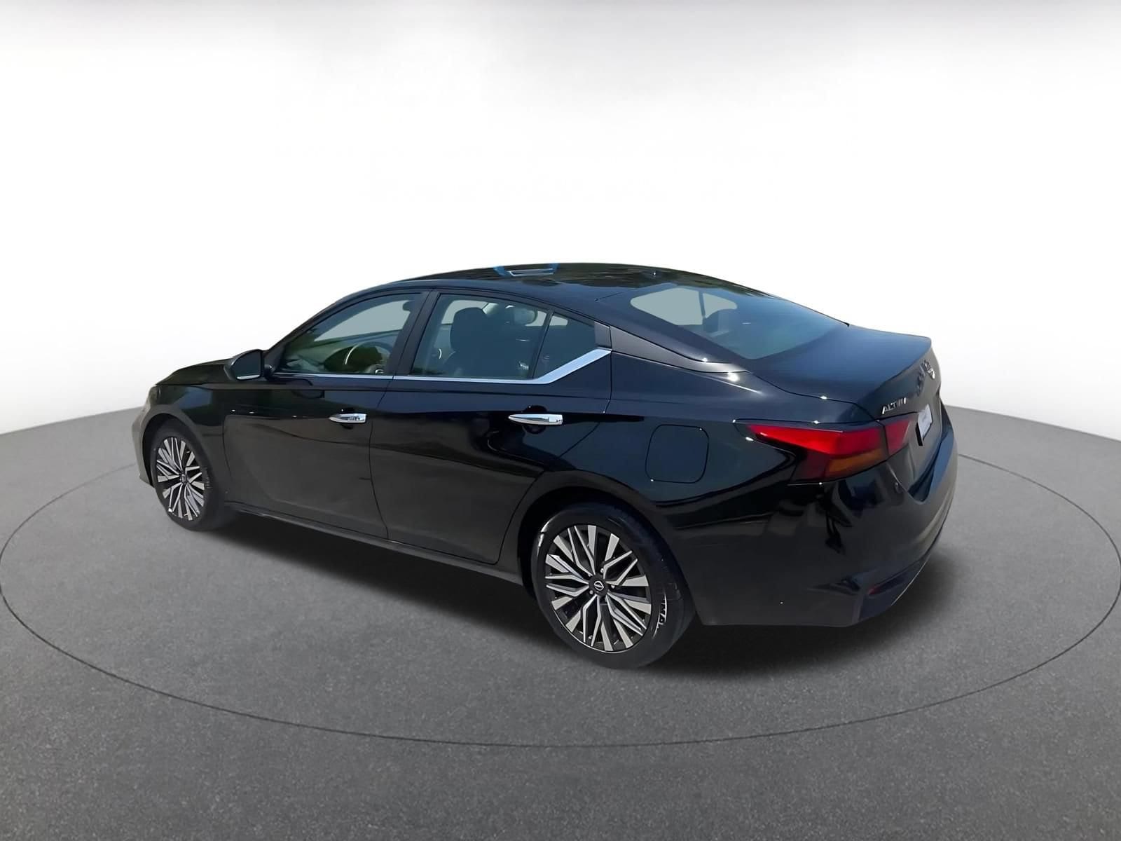 Thumbnail: 2025 Nissan Altima - 10