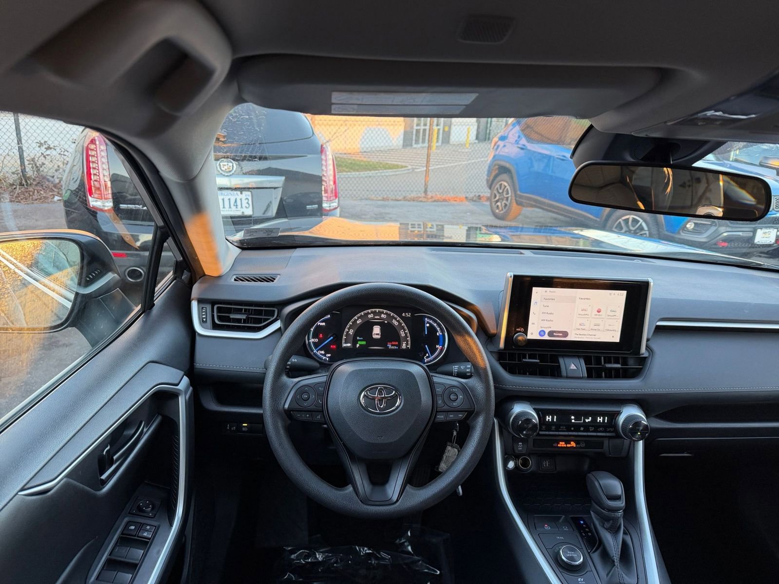 Thumbnail: 2025 Toyota RAV4 - 33