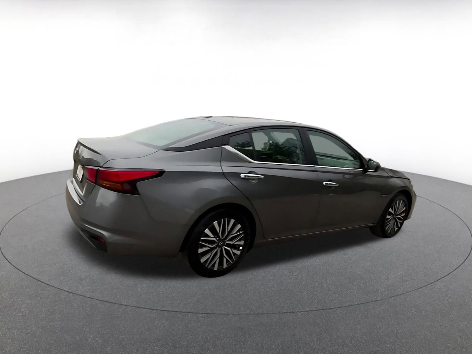 Thumbnail: 2025 Nissan Altima - 14