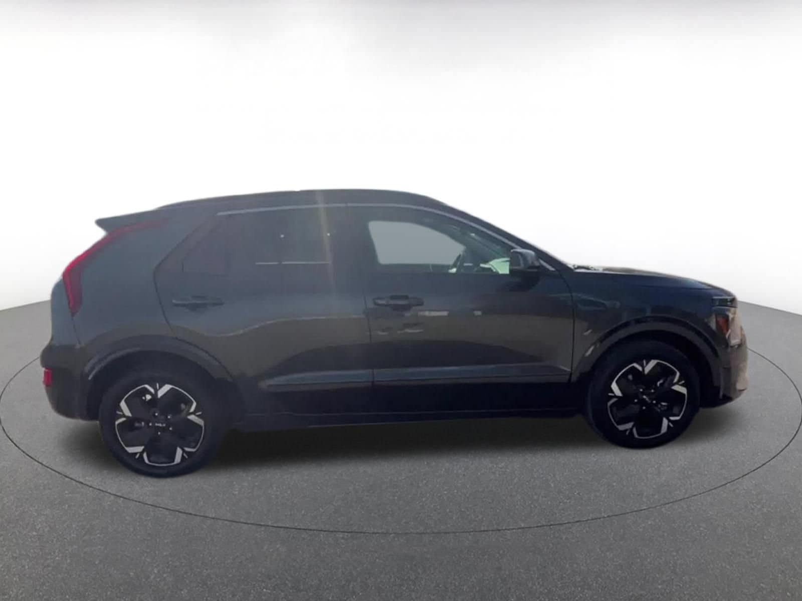 Thumbnail: 2023 Kia Niro - 13