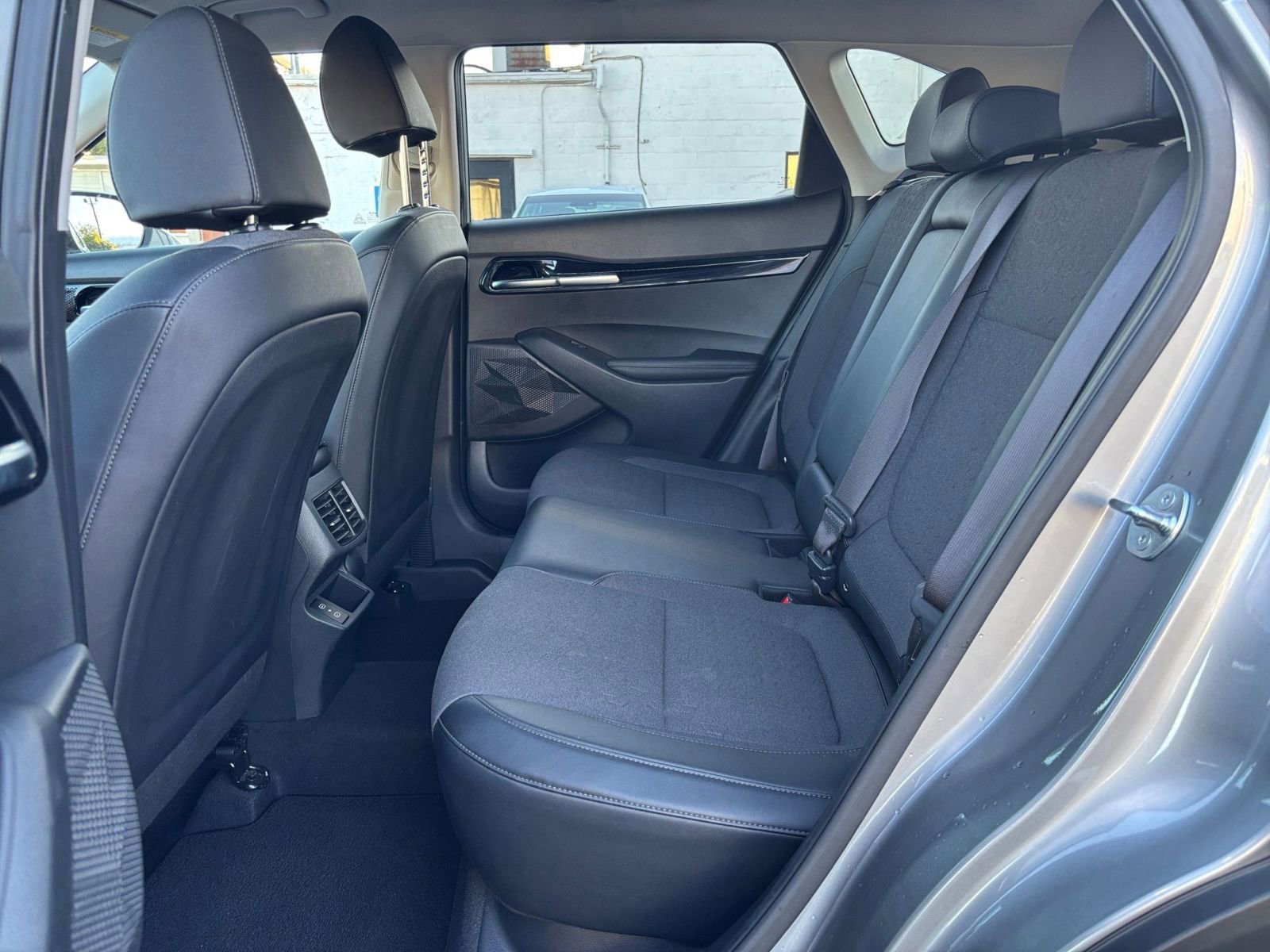 Thumbnail: 2025 Kia Seltos - 25