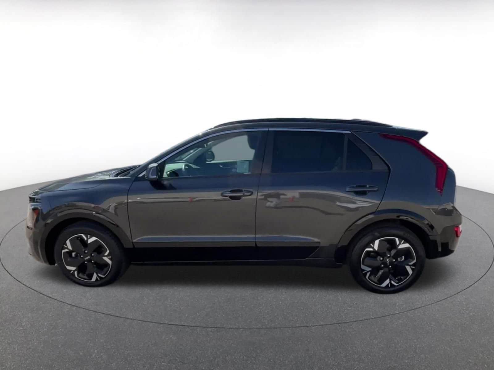 Thumbnail: 2023 Kia Niro - 8