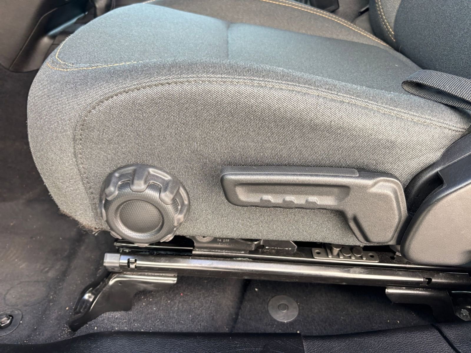 Thumbnail: 2025 Jeep Wrangler - 23