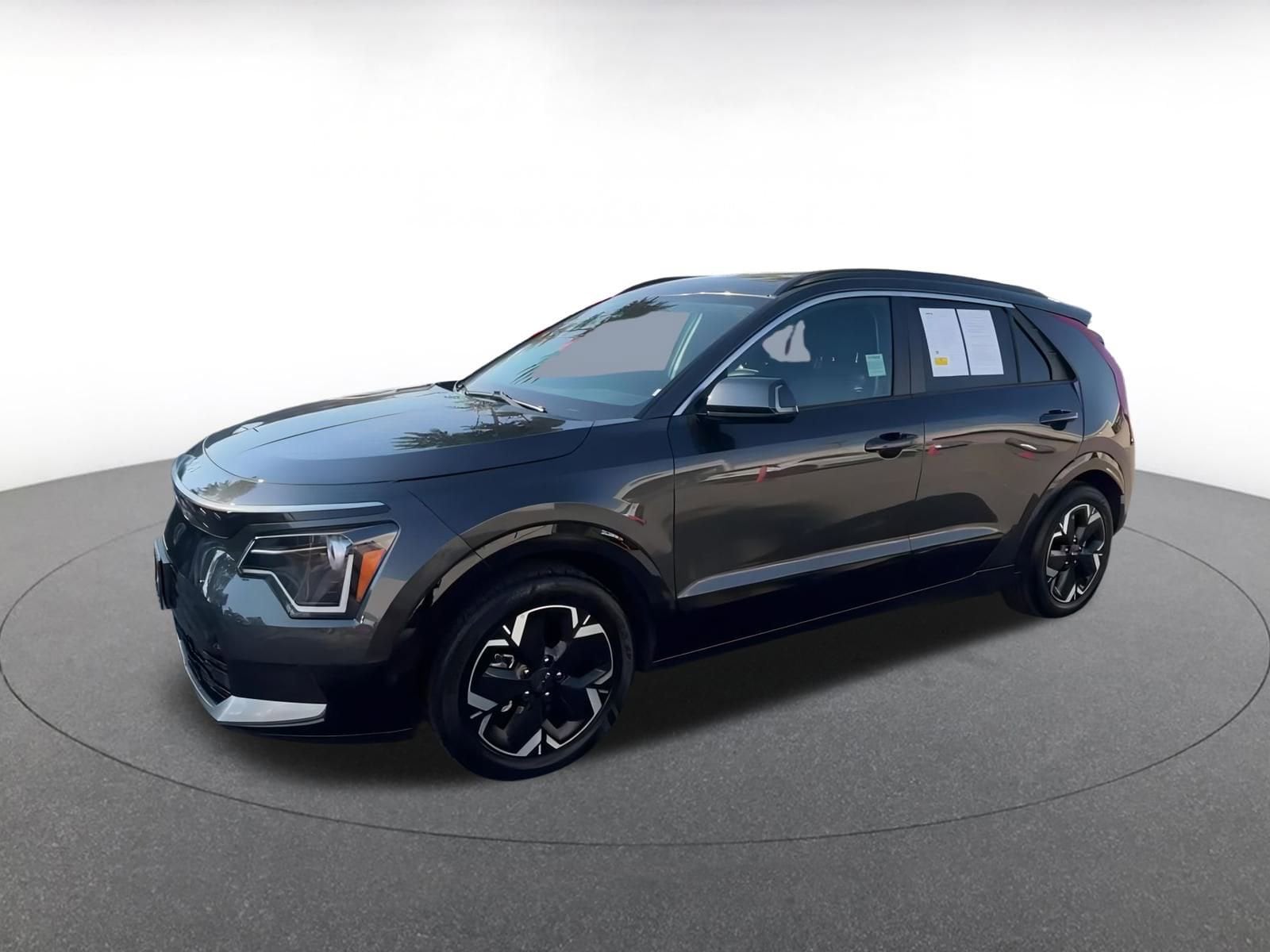 Thumbnail: 2023 Kia Niro - 7