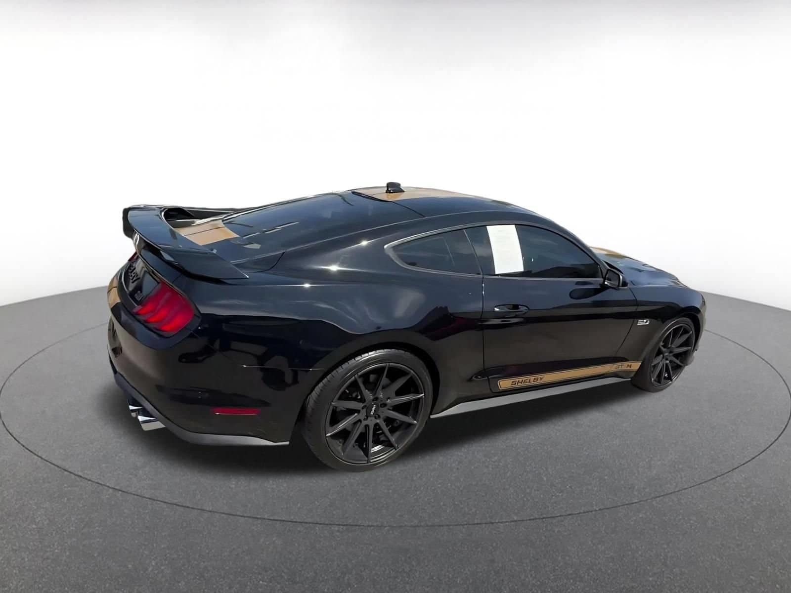 Thumbnail: 2022 Ford Mustang - 15