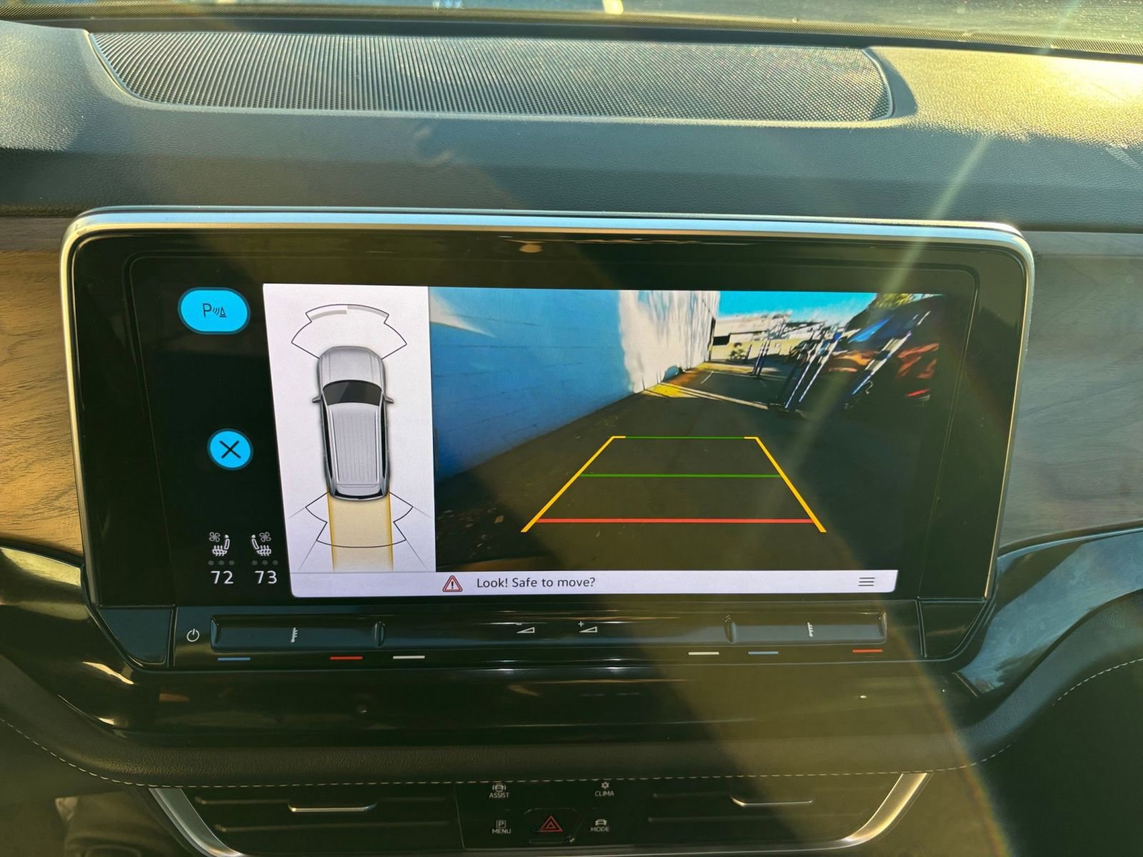 Thumbnail: 2025 Volkswagen Atlas - 17