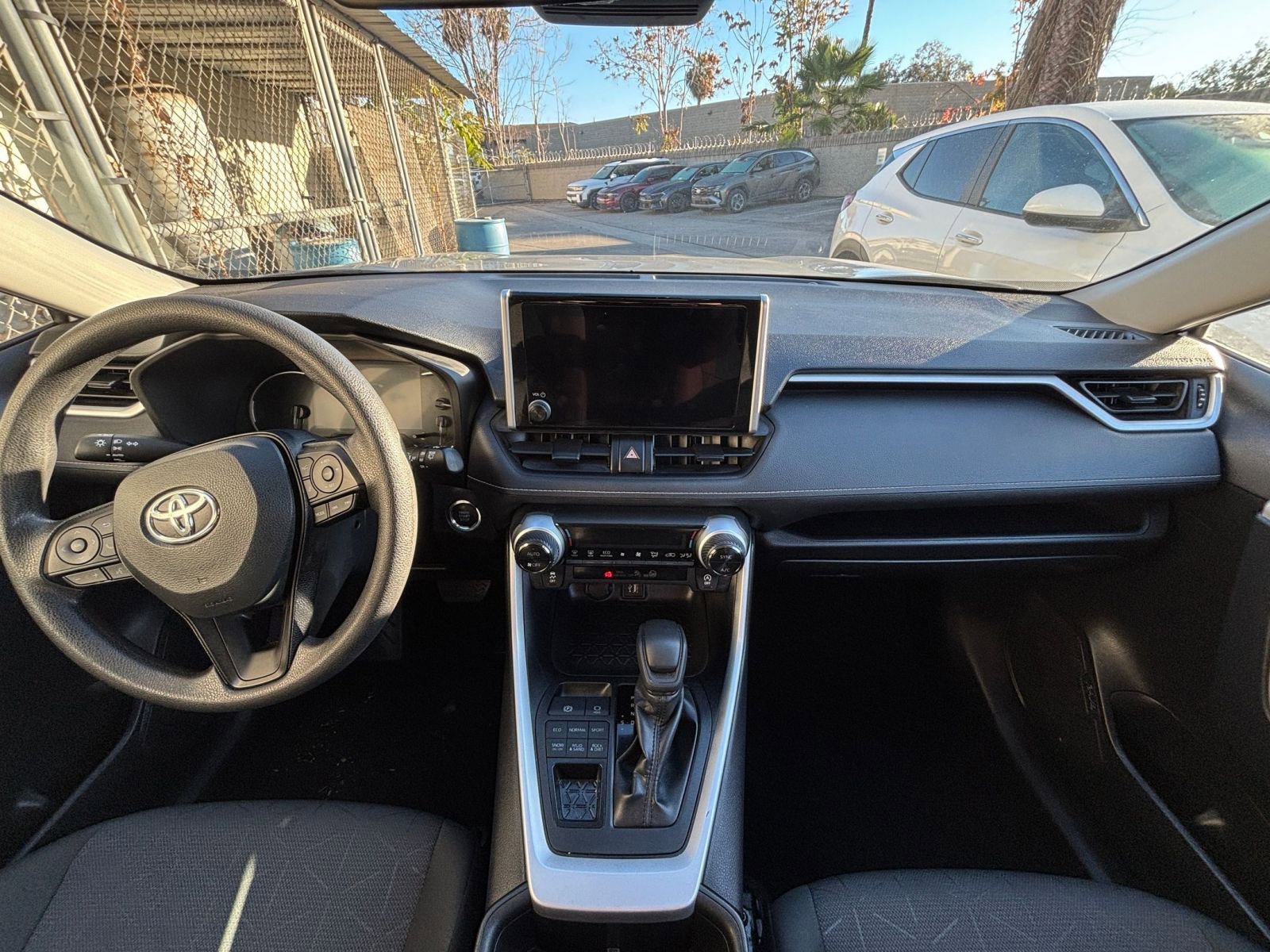 Thumbnail: 2025 Toyota RAV4 - 33