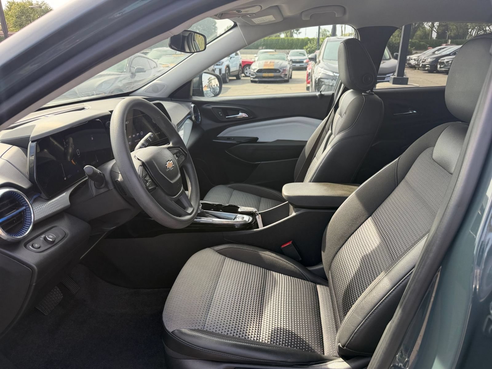 Thumbnail: 2025 Chevrolet Trax - 25