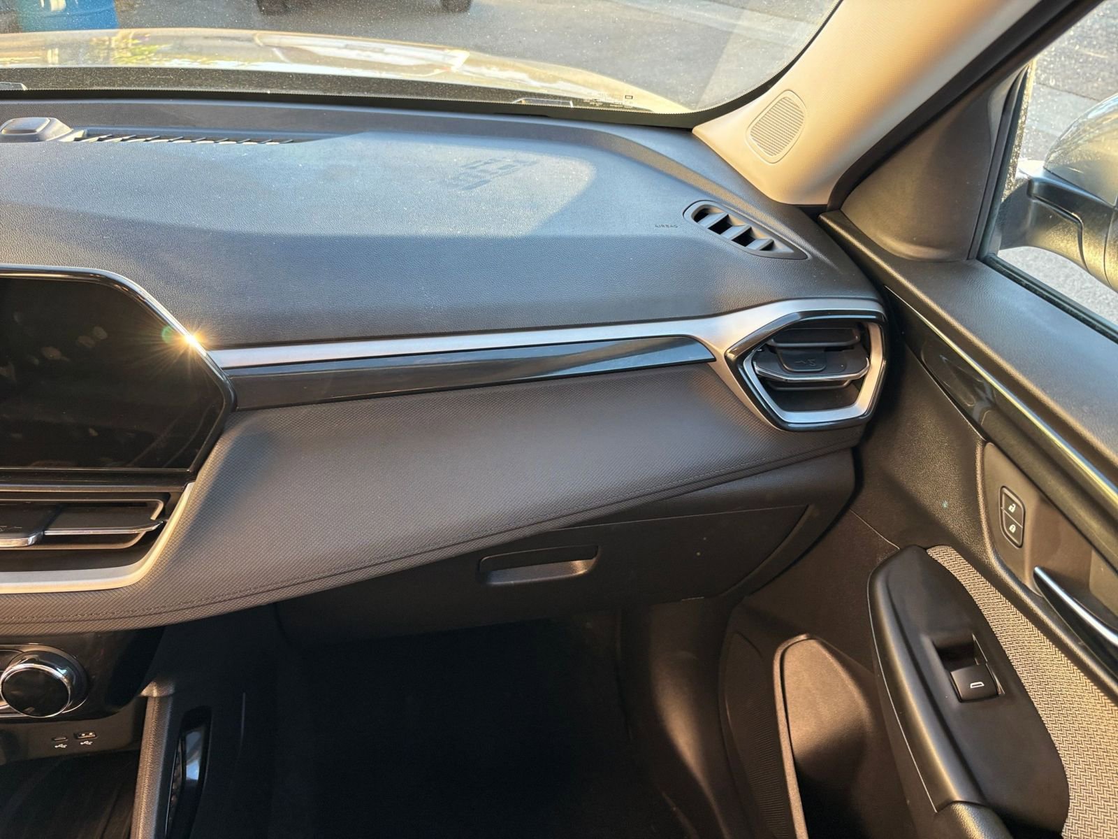 Thumbnail: 2025 Chevrolet TrailBlazer - 35