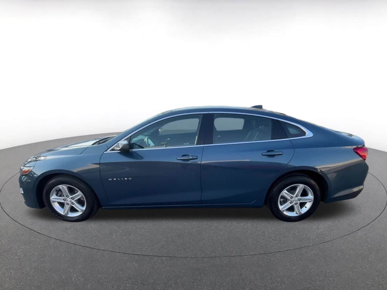 Thumbnail: 2024 Chevrolet Malibu - 9