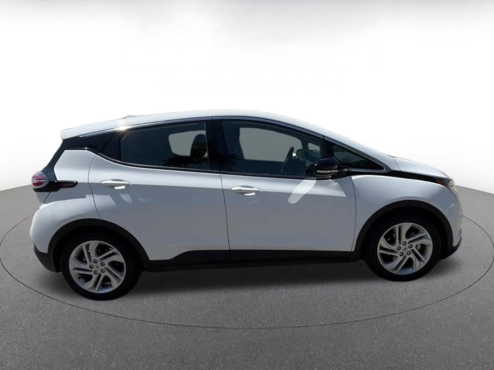 Thumbnail: 2023 Chevrolet Bolt EV - 16