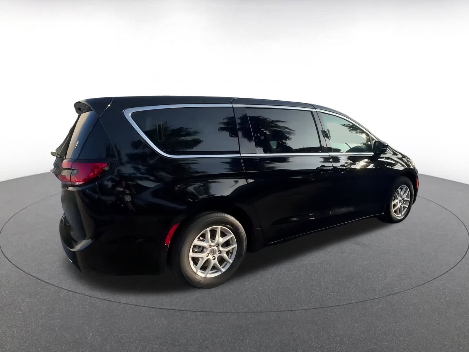 Thumbnail: 2024 Chrysler Pacifica - 15