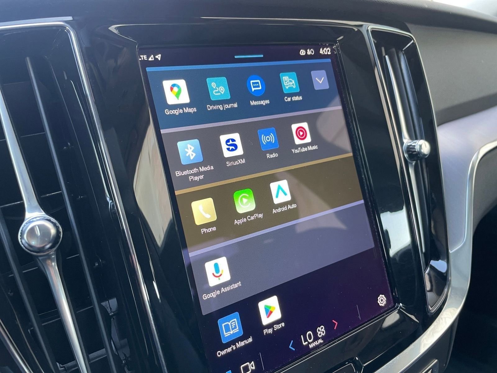 Thumbnail: 2024 Volvo S60 - 21