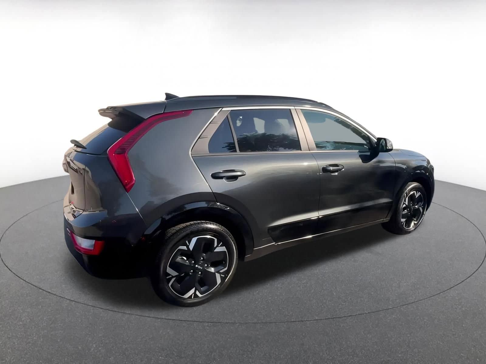 Thumbnail: 2023 Kia Niro - 15