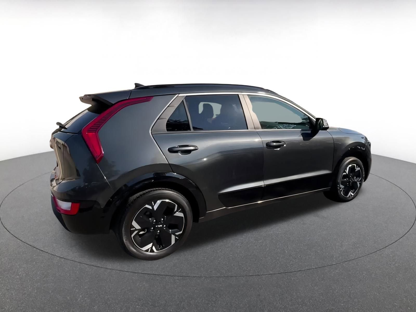 Thumbnail: 2023 Kia Niro - 15
