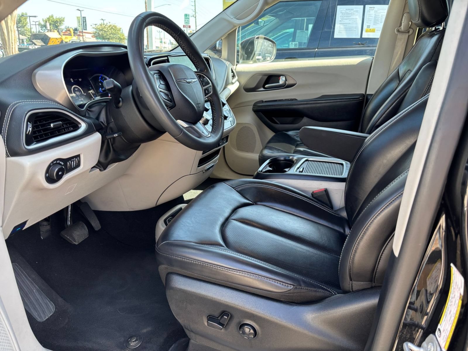 Thumbnail: 2023 Chrysler Pacifica - 28