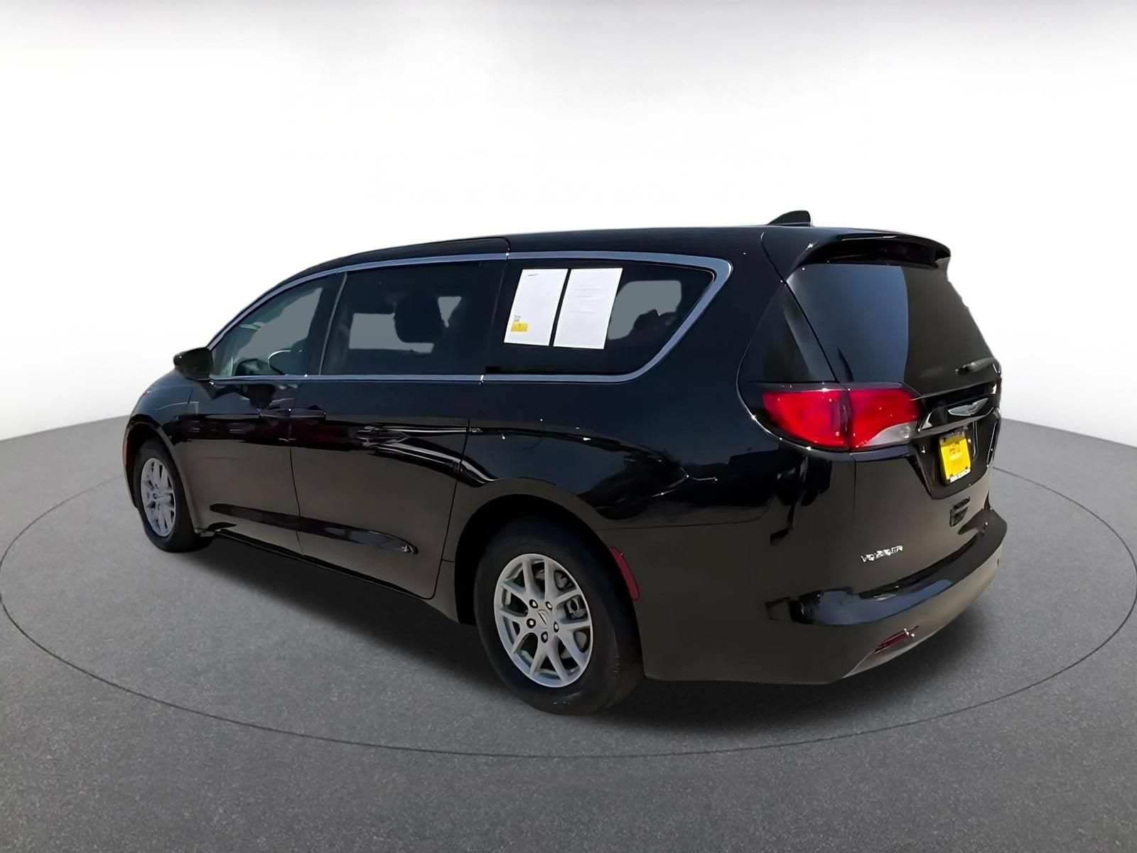 Thumbnail: 2024 Chrysler Voyager - 9