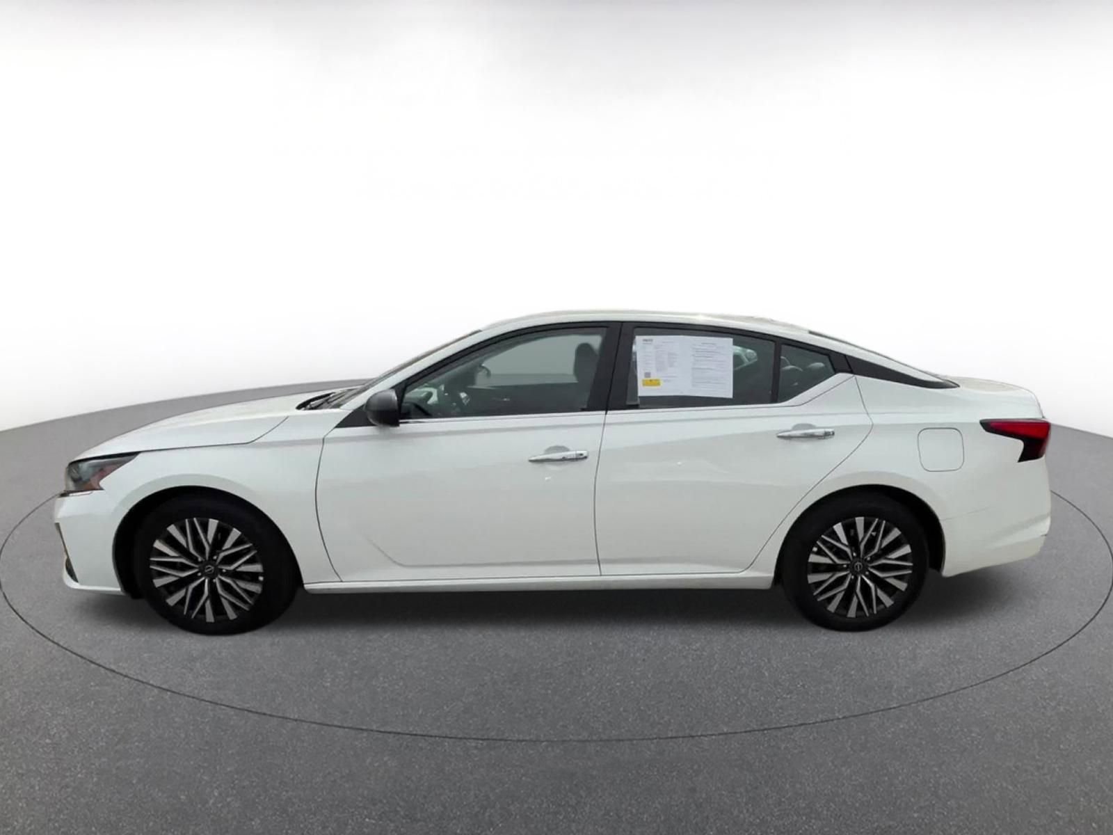 Thumbnail: 2025 Nissan Altima - 9