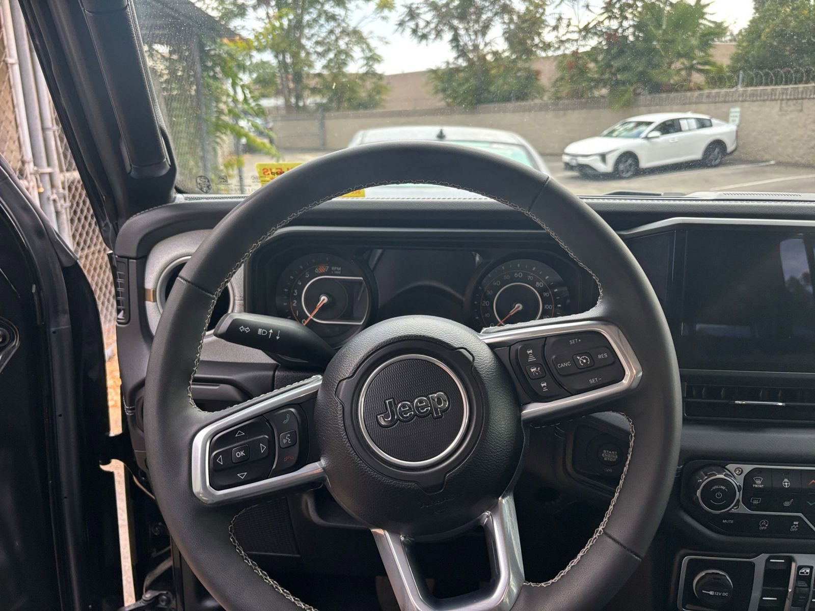 Thumbnail: 2025 Jeep Wrangler - 34