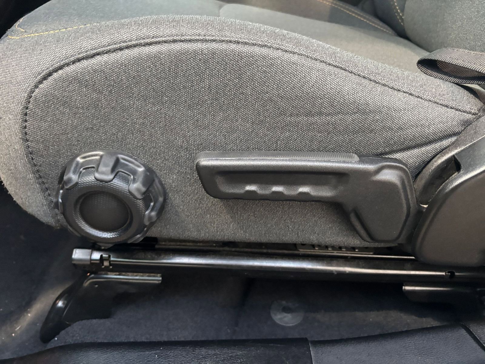 Thumbnail: 2025 Jeep Wrangler - 23