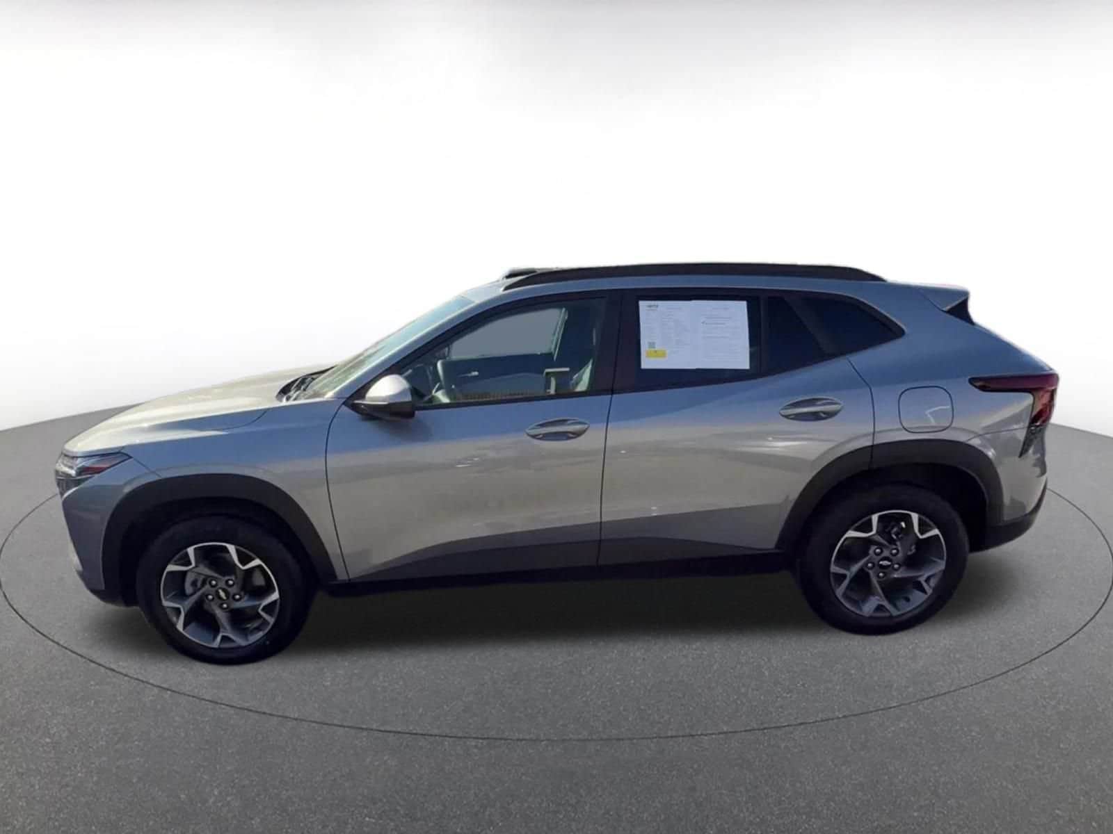 Thumbnail: 2025 Chevrolet Trax - 8