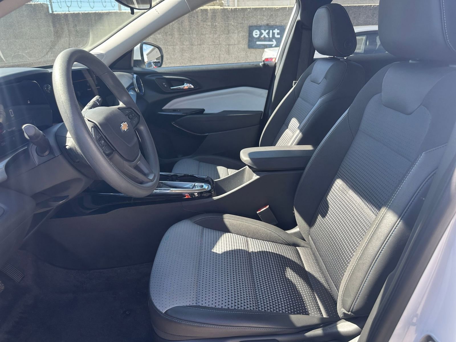 Thumbnail: 2025 Chevrolet Trax - 25