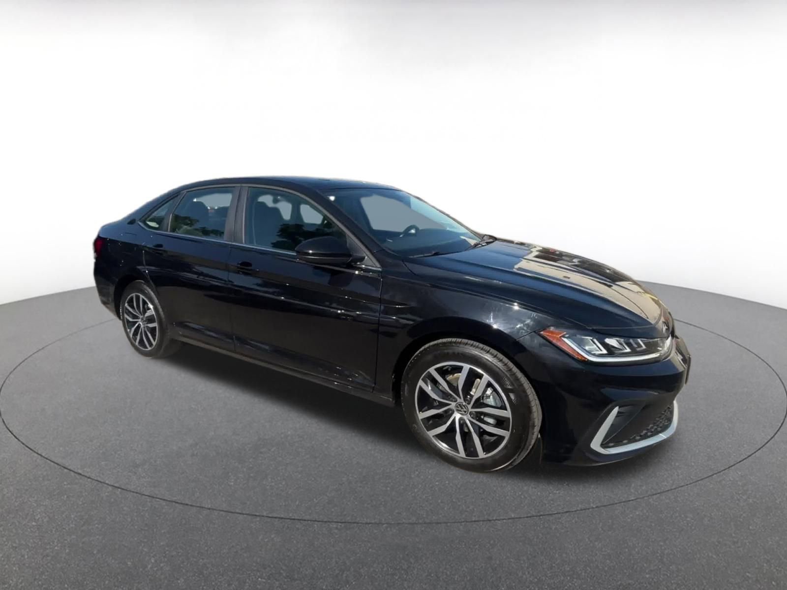 Thumbnail: 2025 Volkswagen Jetta - 2