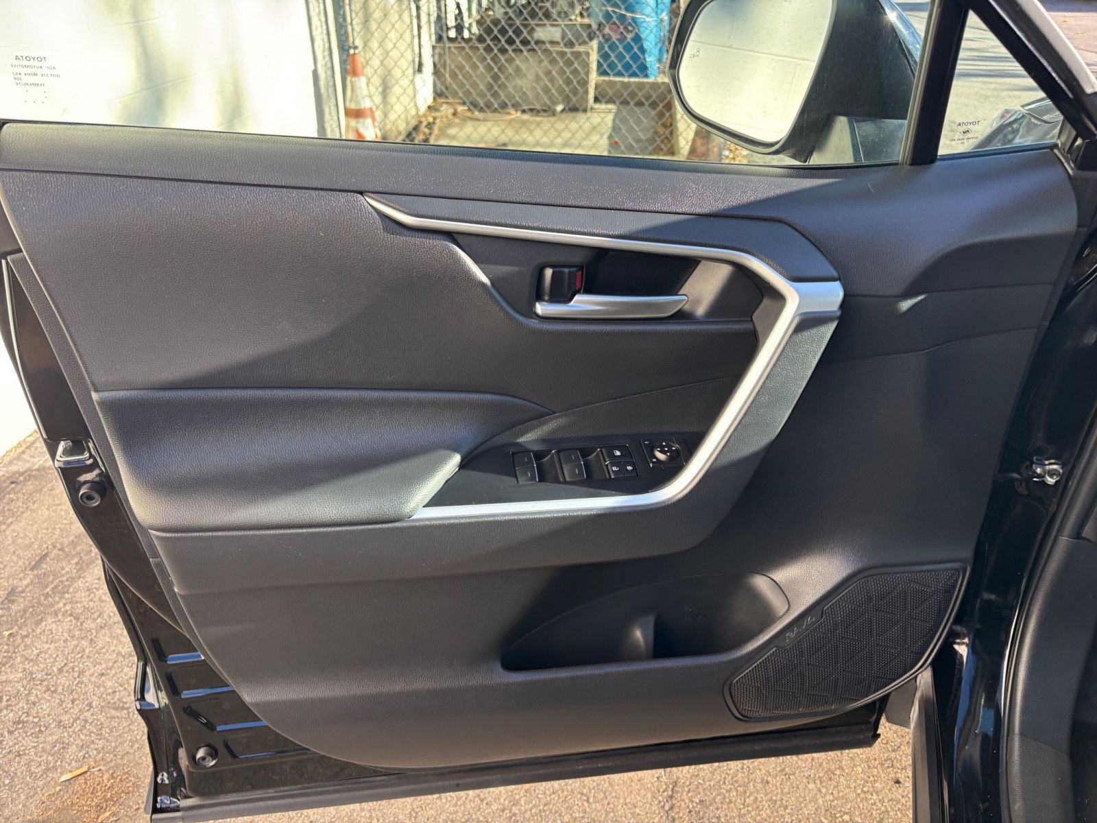 Thumbnail: 2025 Toyota RAV4 - 20