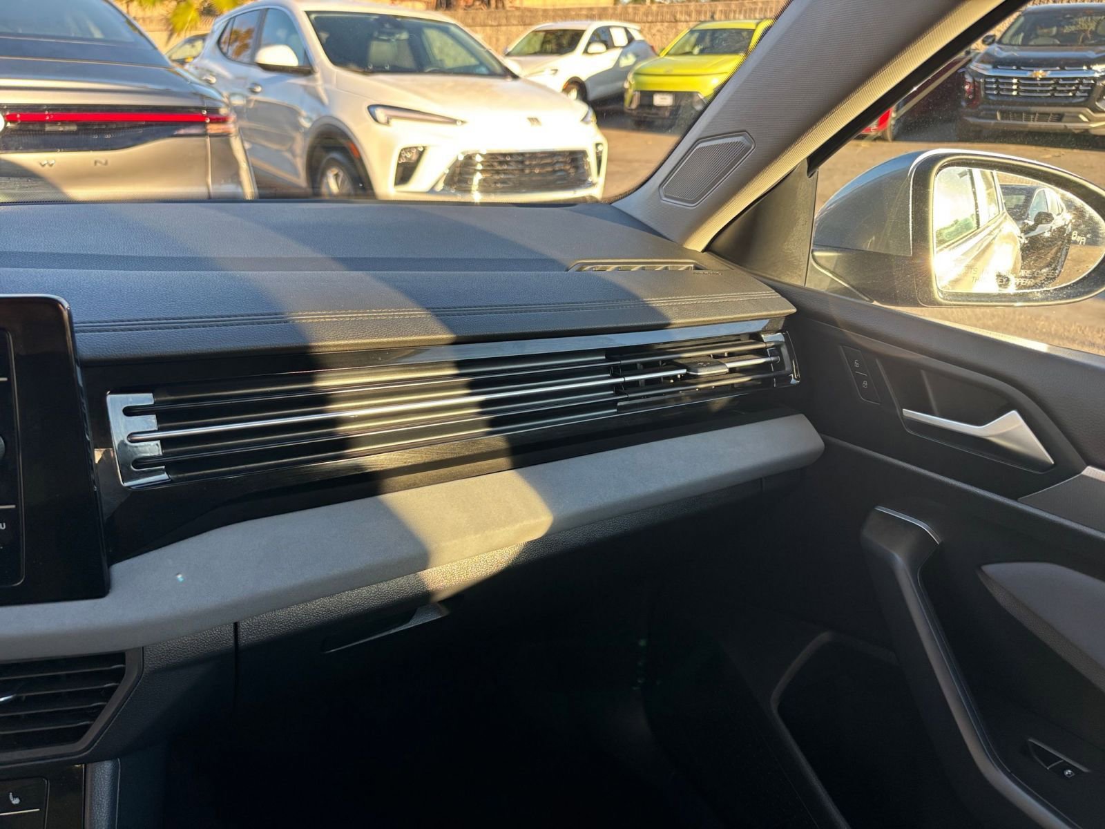 Thumbnail: 2025 Volkswagen Jetta - 35