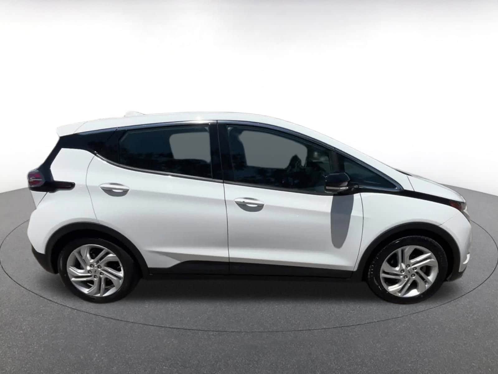 Thumbnail: 2023 Chevrolet Bolt EV - 16