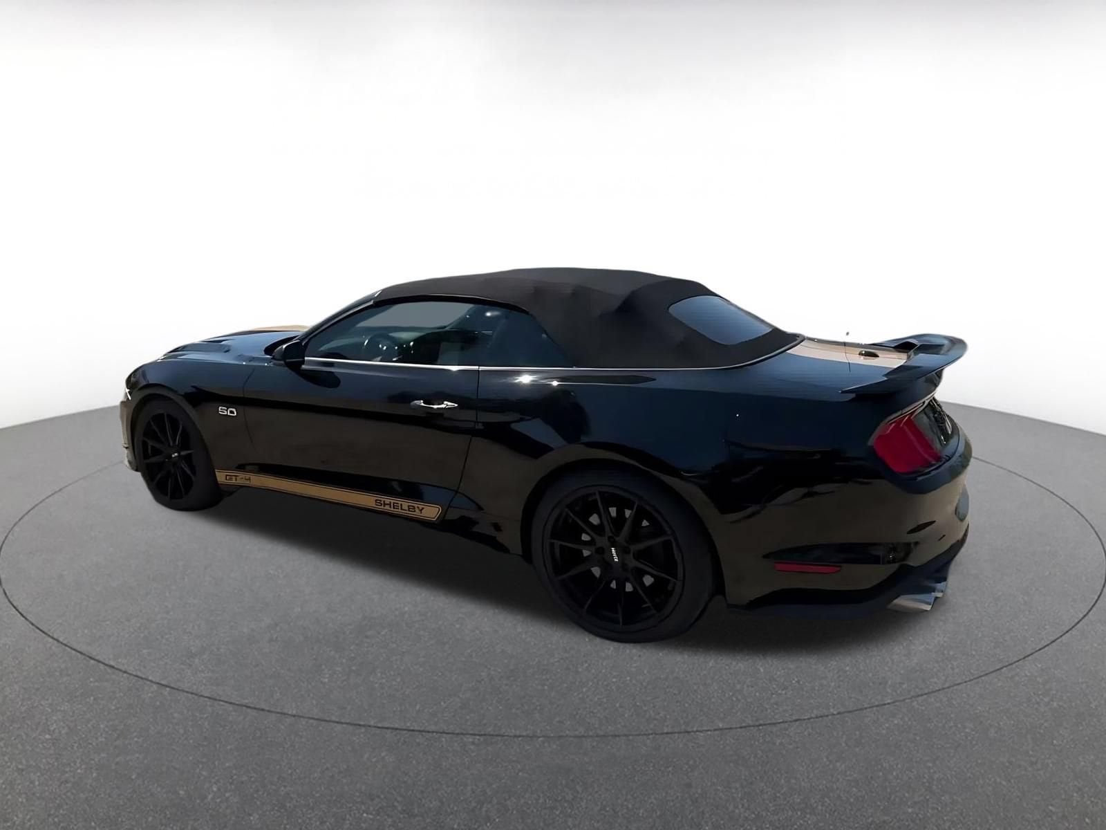 Thumbnail: 2022 Ford Mustang - 10