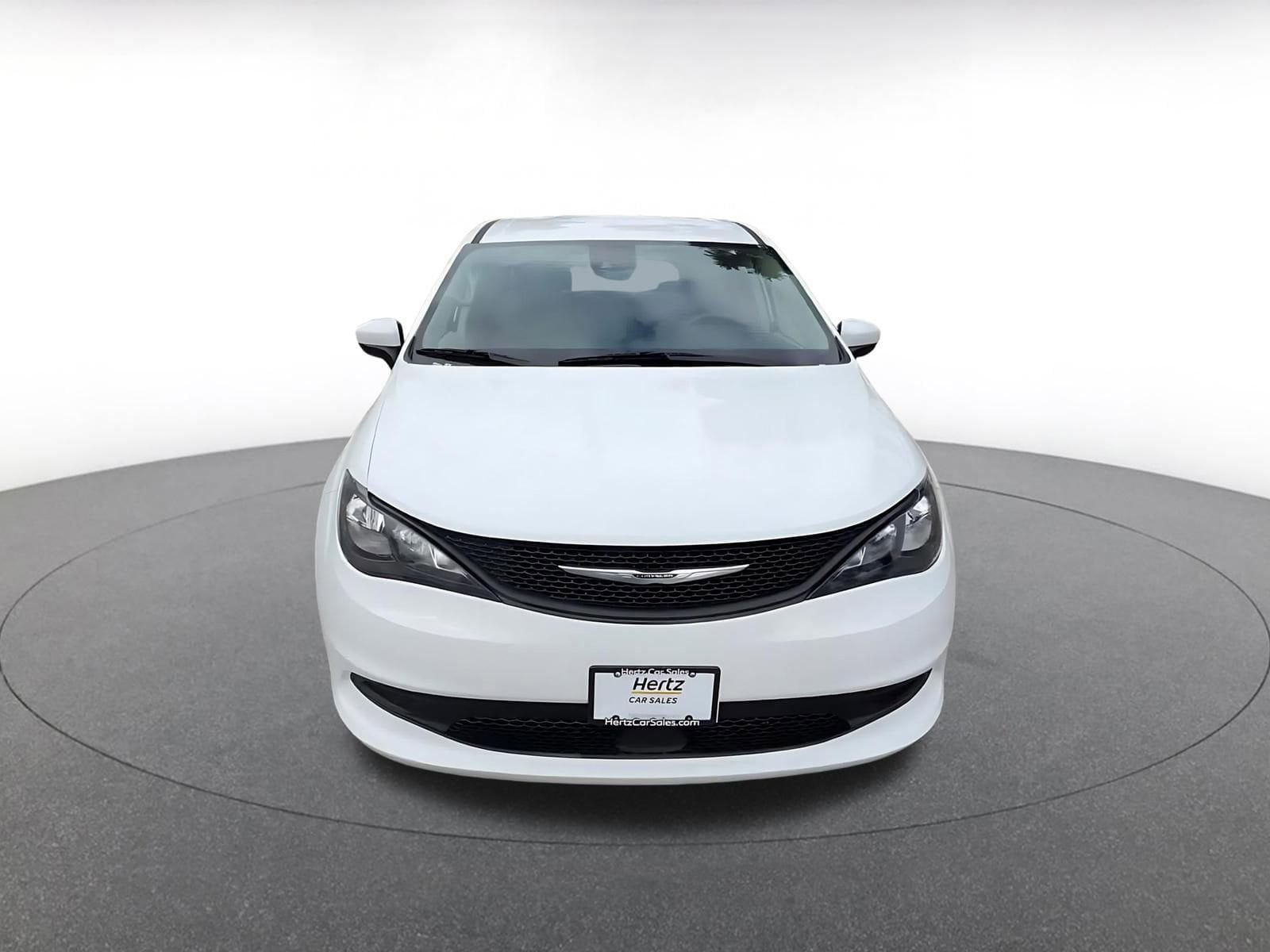 Thumbnail: 2023 Chrysler Voyager - 4