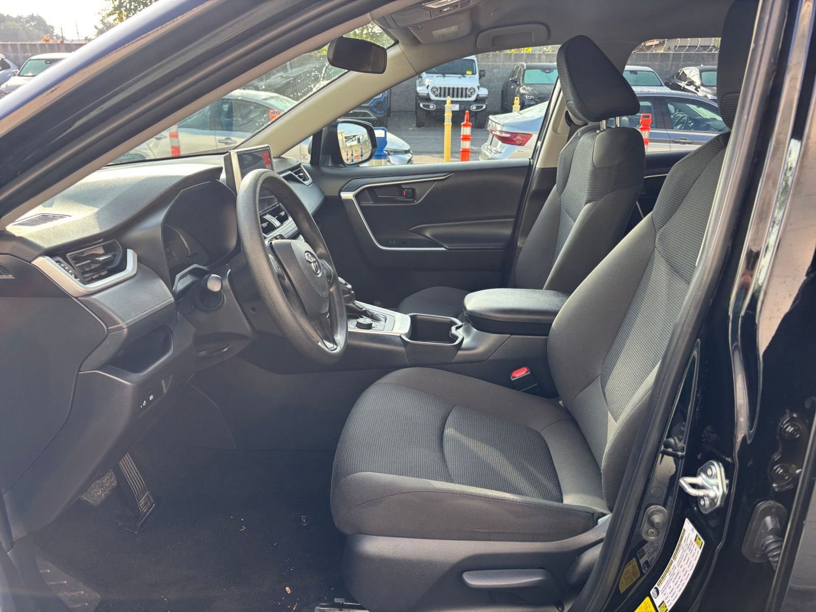 Thumbnail: 2025 Toyota RAV4 - 27