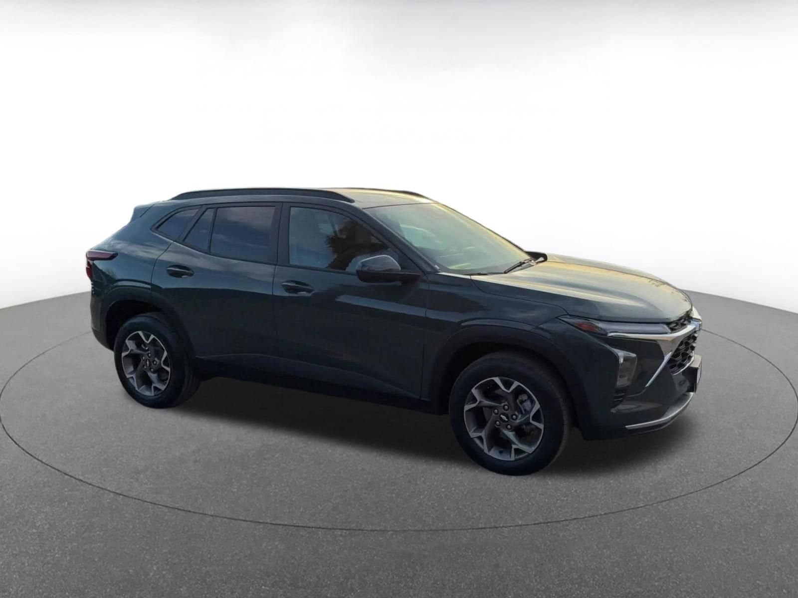 Thumbnail: 2025 Chevrolet Trax - 2