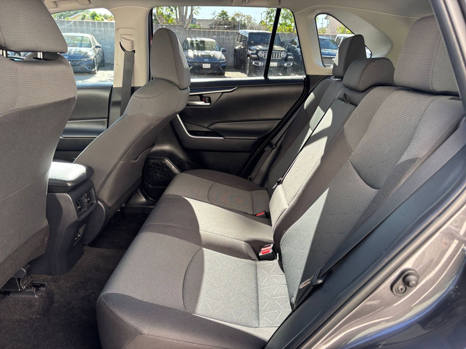 Thumbnail: 2025 Toyota RAV4 - 25