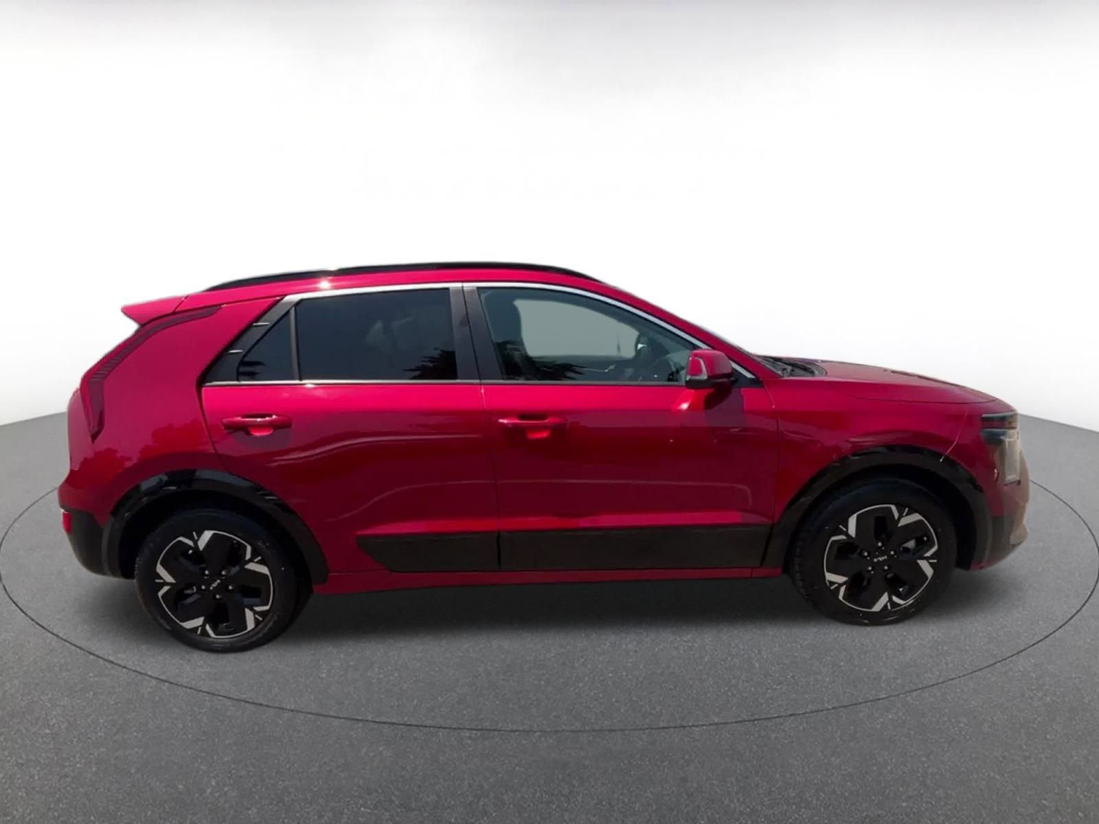 Thumbnail: 2023 Kia Niro - 16