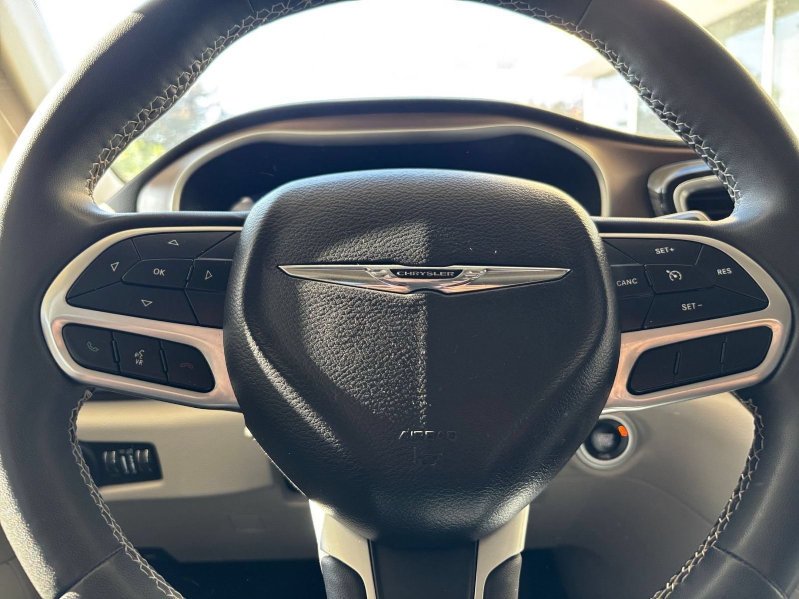 Thumbnail: 2023 Chrysler Voyager - 29