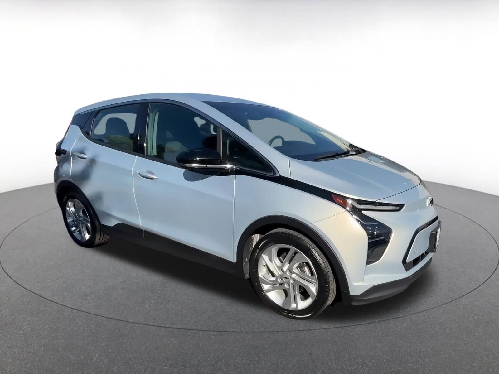 Thumbnail: 2023 Chevrolet Bolt EV - 2