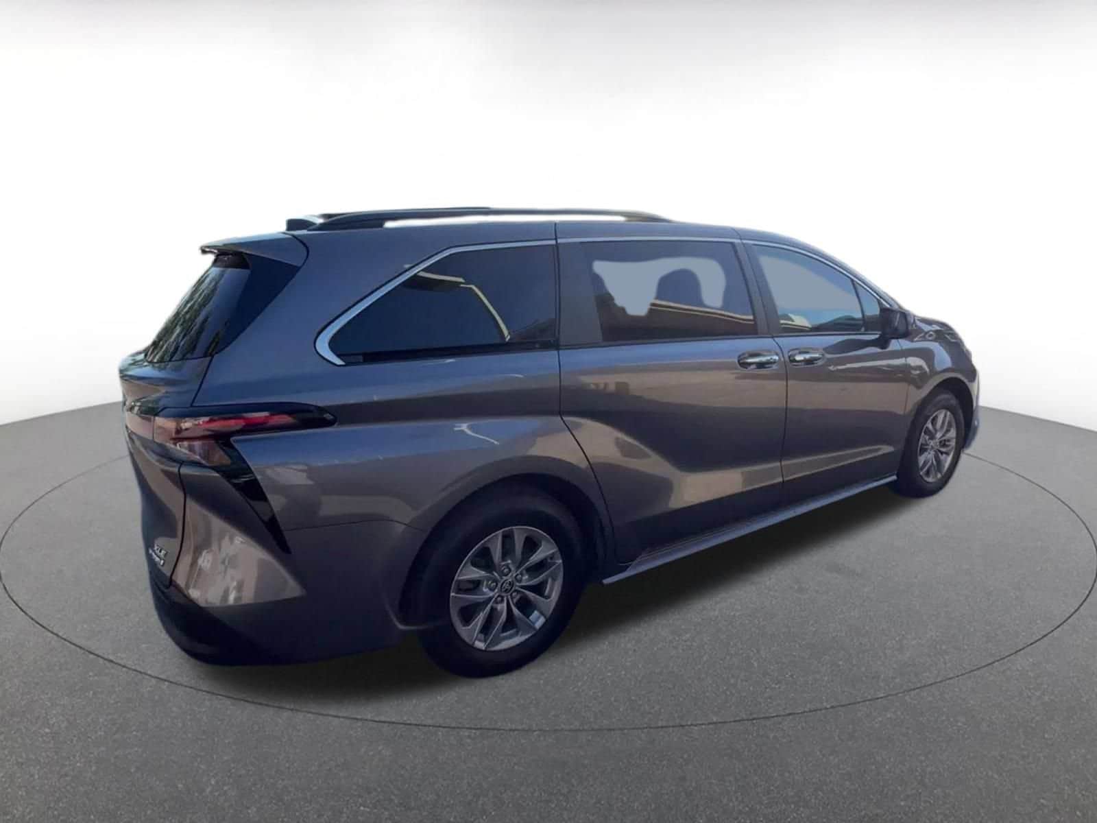 Thumbnail: 2024 Toyota Sienna - 13