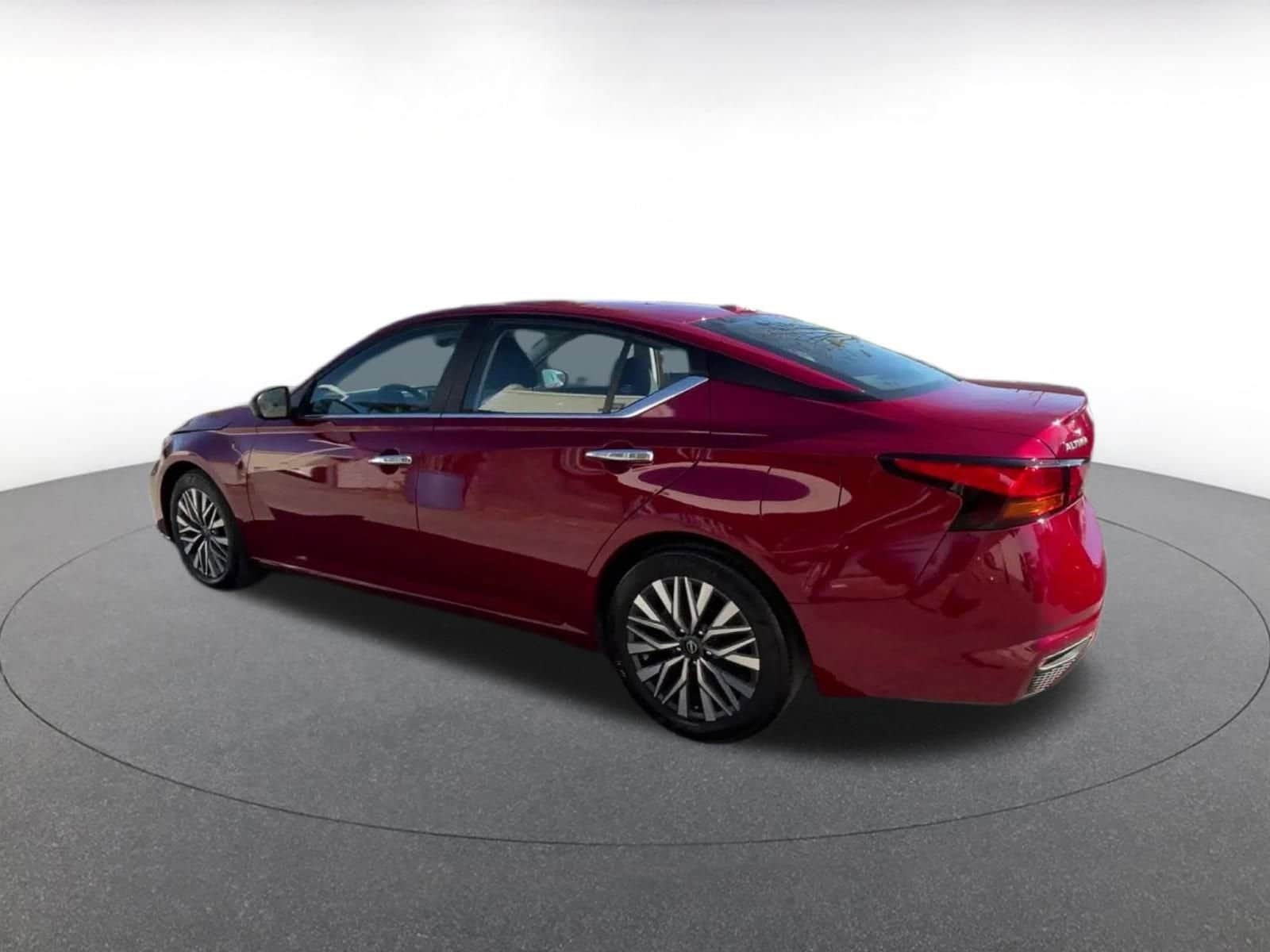 Thumbnail: 2025 Nissan Altima - 9