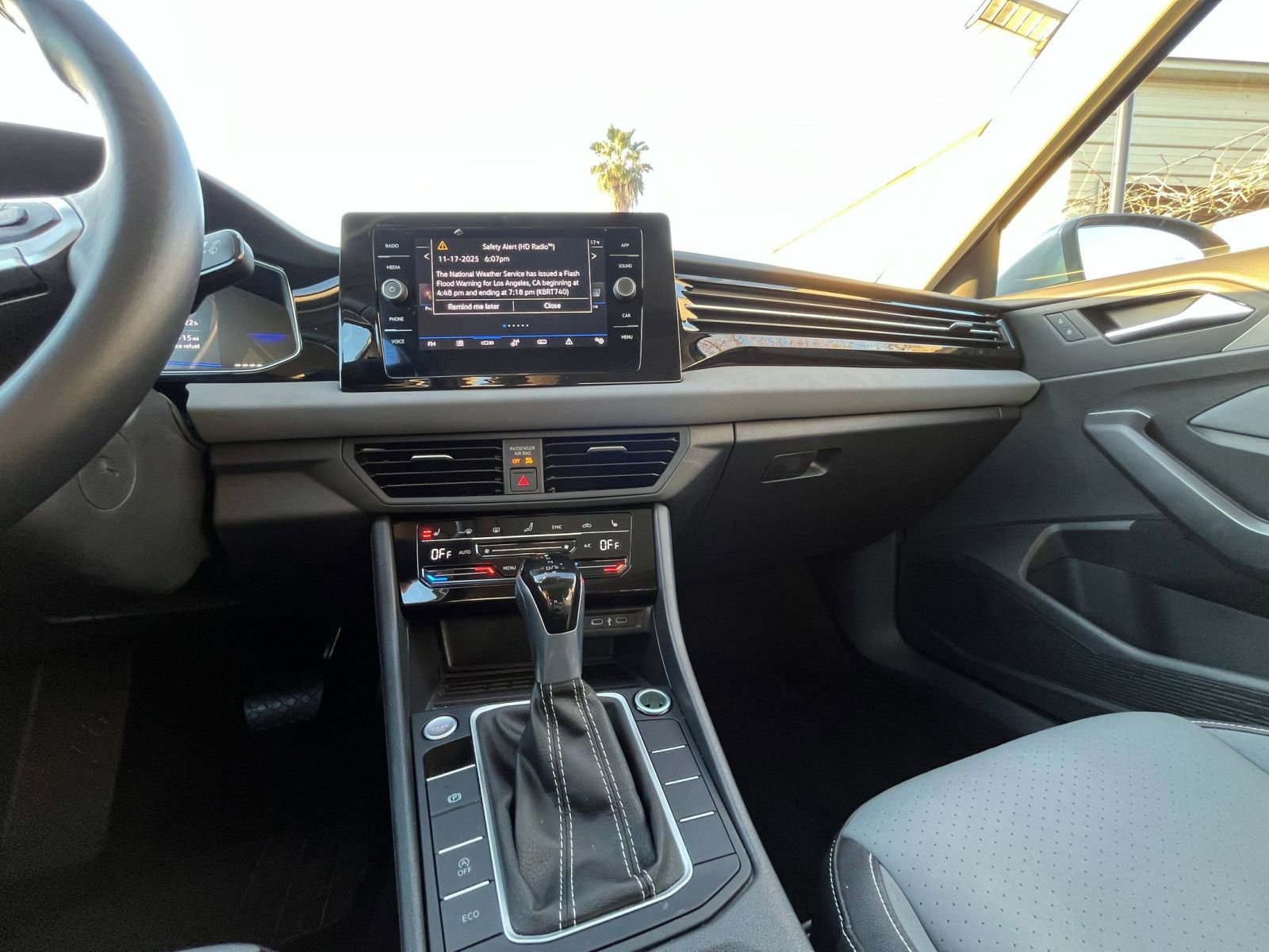 Thumbnail: 2025 Volkswagen Jetta - 17