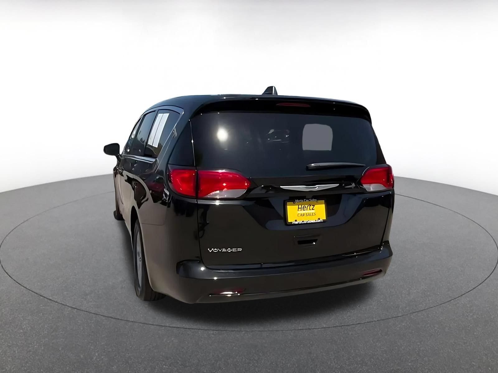 Thumbnail: 2024 Chrysler Voyager - 10