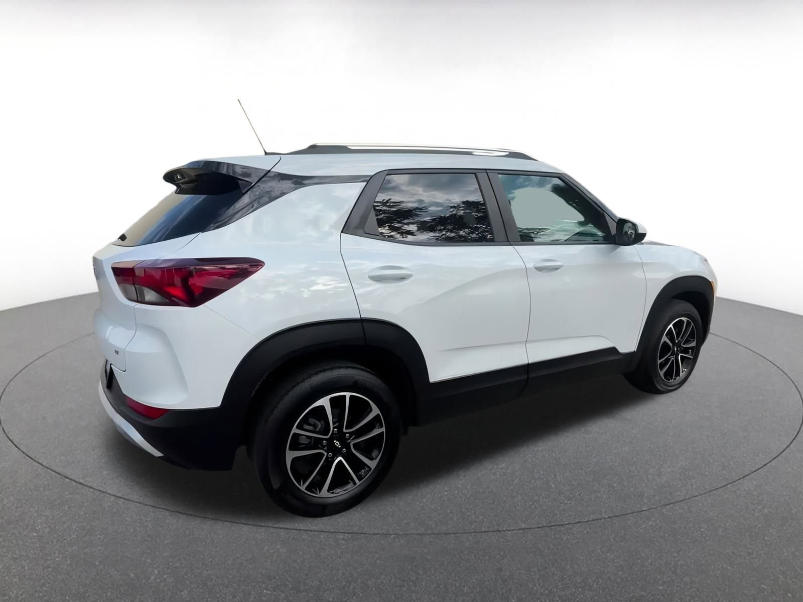 Thumbnail: 2025 Chevrolet TrailBlazer - 14