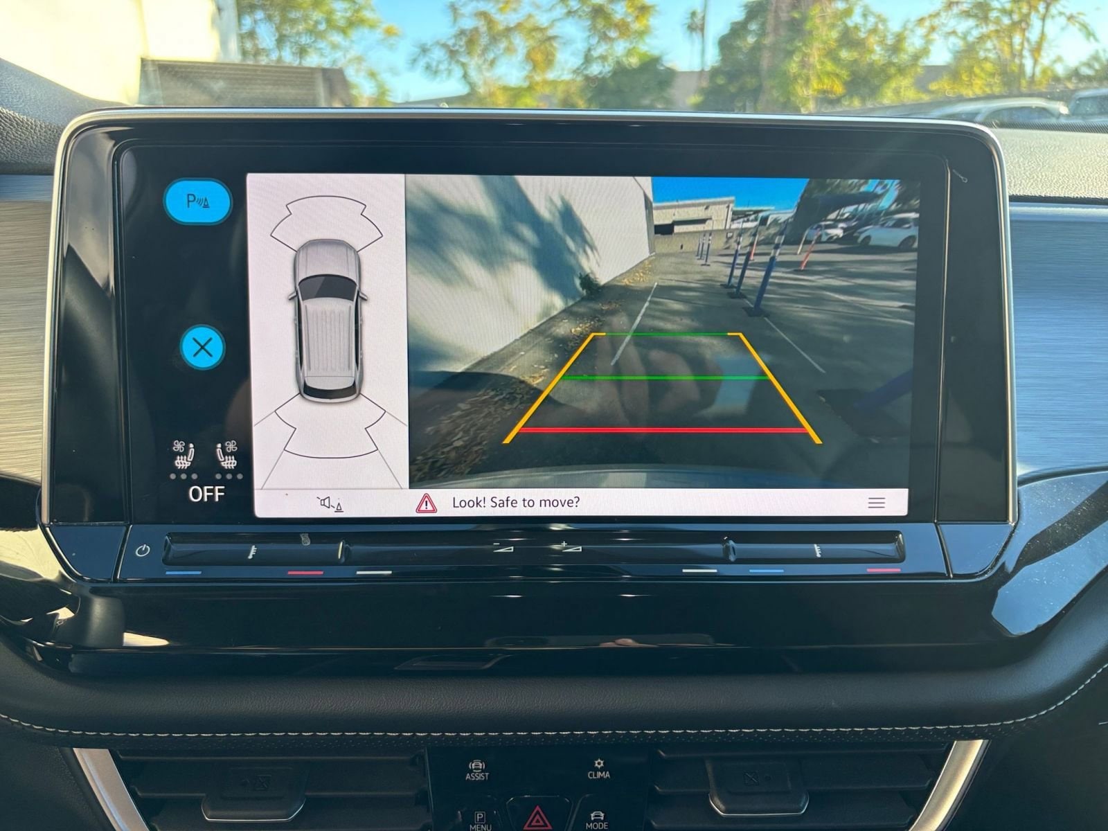 Thumbnail: 2025 Volkswagen Atlas - 17