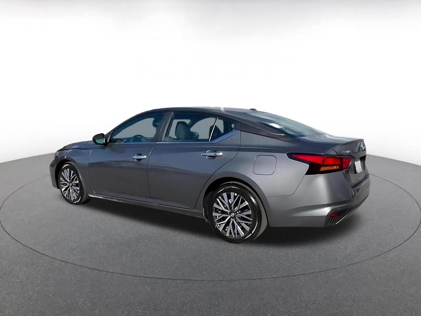 Thumbnail: 2025 Nissan Altima - 10