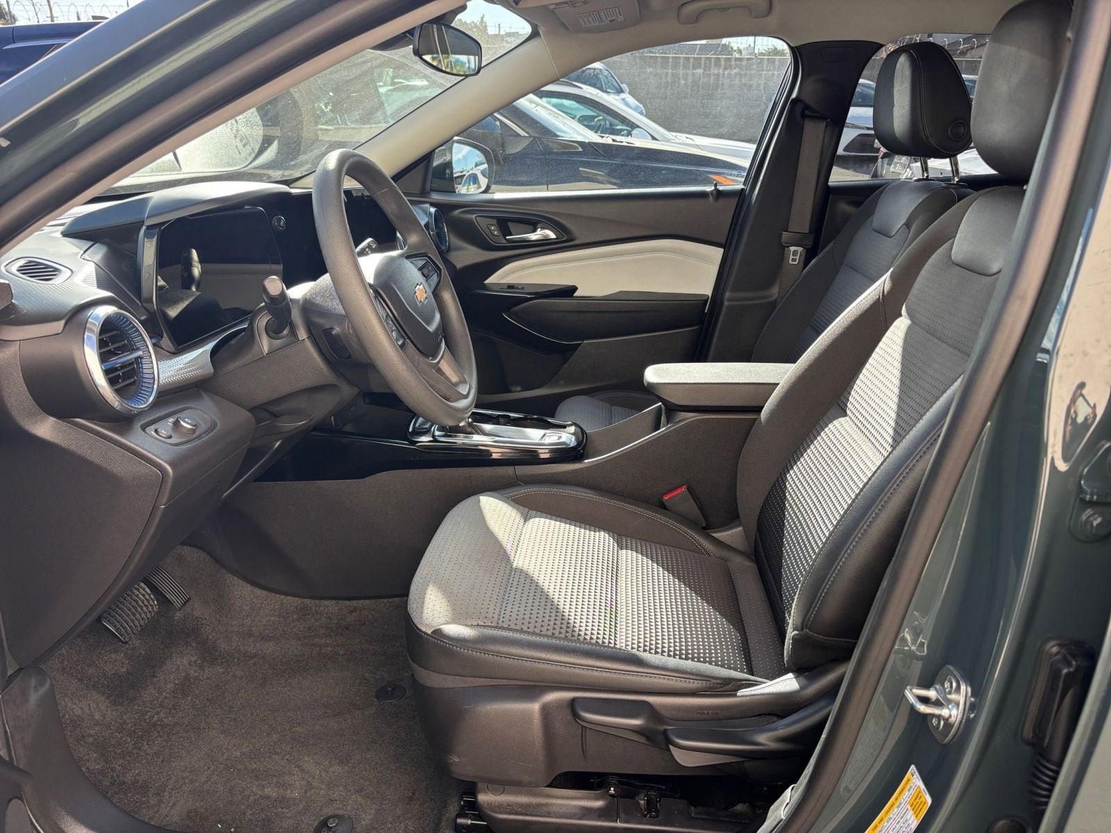 Thumbnail: 2025 Chevrolet Trax - 27