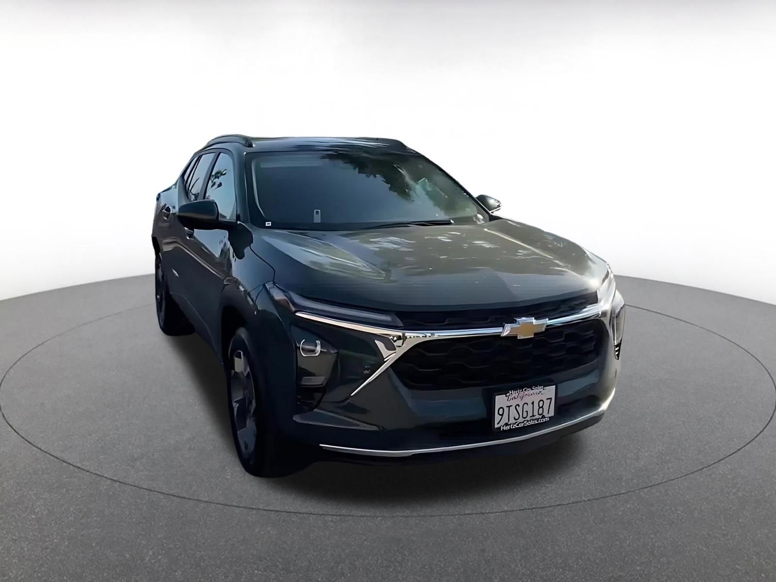 Thumbnail: 2025 Chevrolet Trax - 3