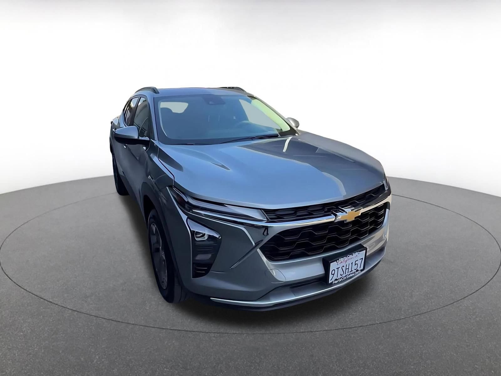 Thumbnail: 2025 Chevrolet Trax - 3